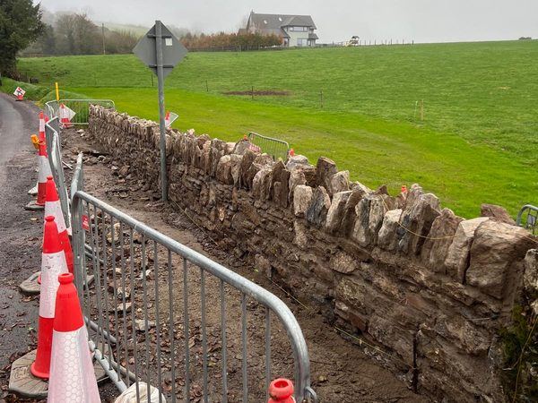 Rebuilding a roadside dry stone wall, Celtic Interconnector works